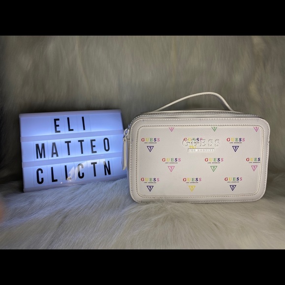 Guess camera bag 🇨🇦 - Picture 1 of 3